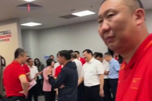拉科鲁尼亚vs皇家马德里在线观看完整免费高清_拉科鲁尼亚vs皇家马德里在线直播_拉科鲁尼亚vs皇家马德里在线观看高清来自中国篮球名宿的疑惑！王治郅：关键这球怎么传的 我看着要丢