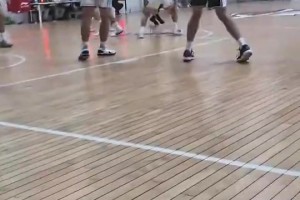 皇家贝蒂斯vs拉科鲁尼亚比赛录像回放_皇家贝蒂斯vs拉科鲁尼亚在线观看完整免费高清_皇家贝蒂斯vs拉科鲁尼亚全场视频回放好家伙，拿起来就扣啊！现在的初中生都这么打球的吗？
